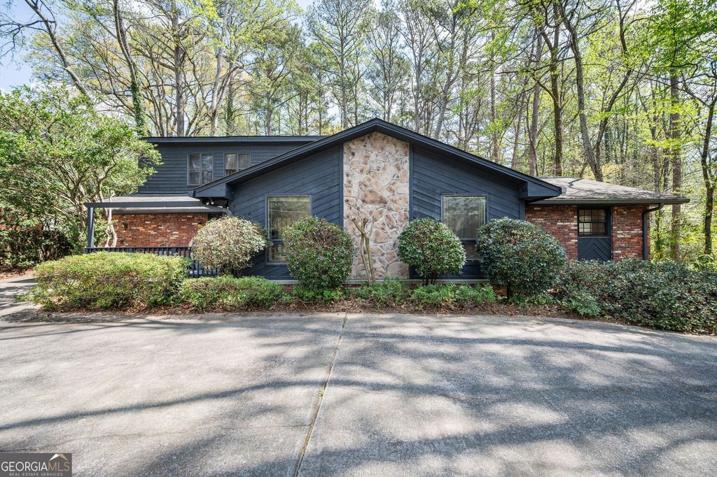 Photo of 1369 Jody Lane NE, Atlanta, GA 30329 (MLS # 10720574)