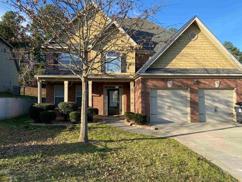 A home in Fairburn