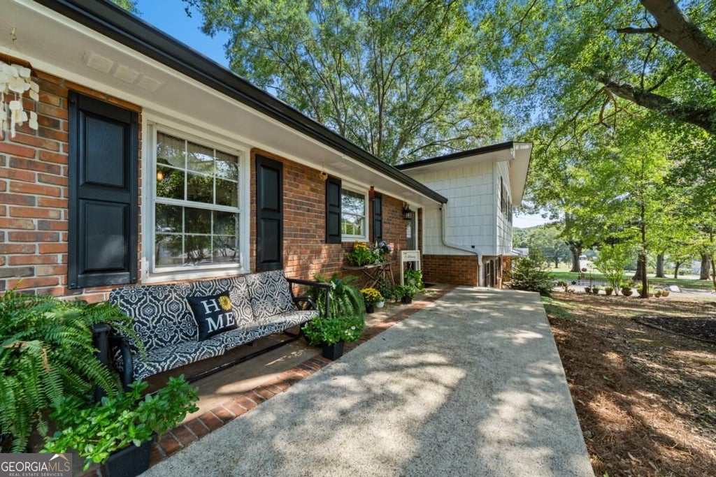 Photo of 20 Oakdale Drive, Cartersville, GA 30120 (MLS # 10847071)