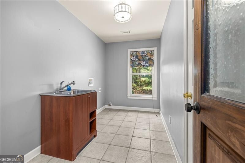 Cumming, Georgia 30041, United States, 5 Bedrooms Bedrooms, ,5 BathroomsBathrooms,Residential,Active,161445