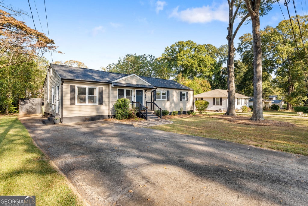 Photo of 118 Richards Street, Carrollton, GA 30117 (MLS # 10882239)