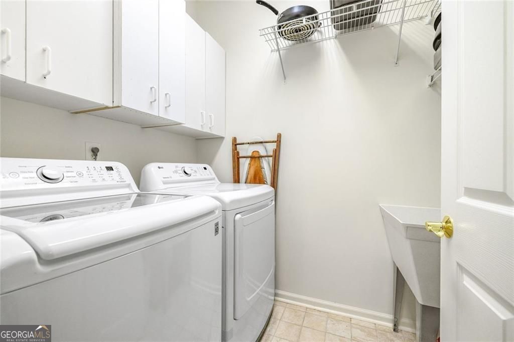 Gainesville, Georgia 30506, United States, 5 Bedrooms Bedrooms, ,4 BathroomsBathrooms,Residential,Active,136202