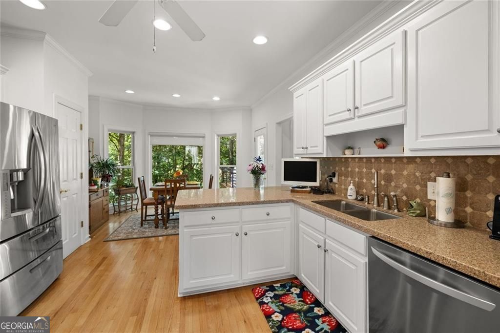 Gainesville, Georgia 30506, United States, 5 Bedrooms Bedrooms, ,4 BathroomsBathrooms,Residential,Active,136202