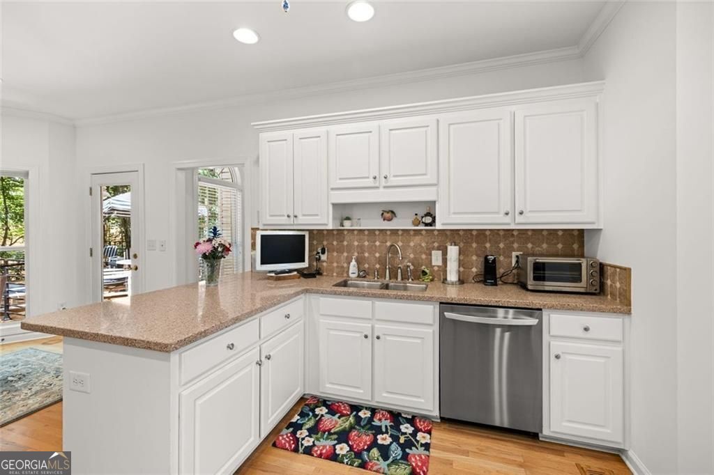 Gainesville, Georgia 30506, United States, 5 Bedrooms Bedrooms, ,4 BathroomsBathrooms,Residential,Active,136202