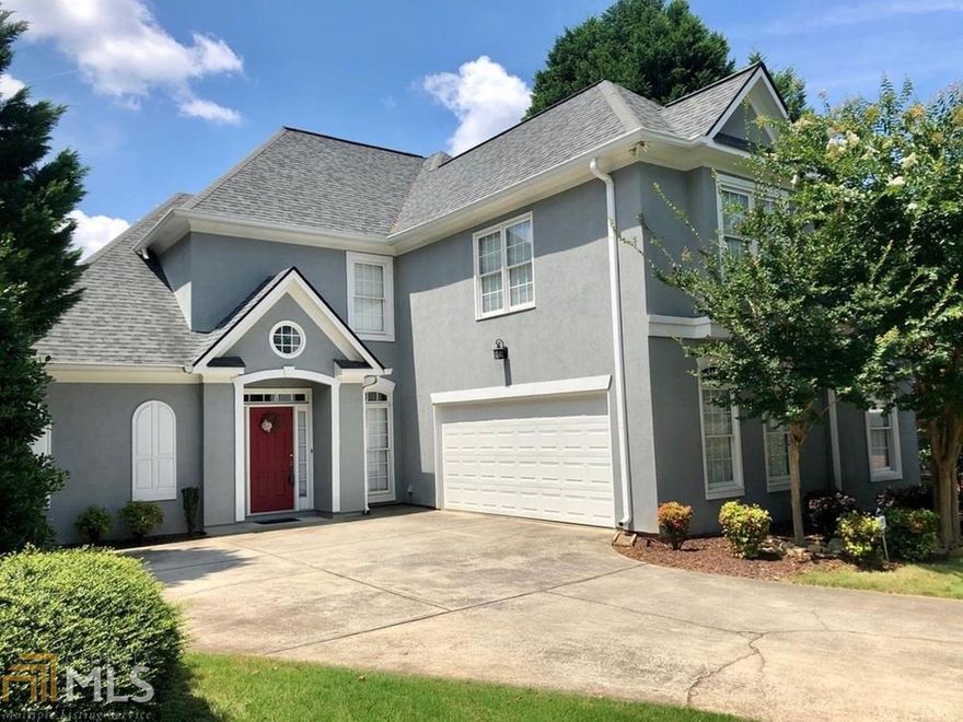 Updated cul de sac home in sought after Ashford Chase swim/tennis community. Dunwoody Elem school district. Open, airy floorplan w/ tons of natural light. Spacious kitchen w/ SS kitchen aid appliances, granite countertops, butcher block island. All HWs & carpet updated 2017. Backyard fenced w/ room for playset, new deck built in 2018. New water heater, diswasher, garage door & gutters. Overhead shelving in garage for extra storage. Flat driveway fits 4 cars. Highly desirable location near shopping, dining, freeways.