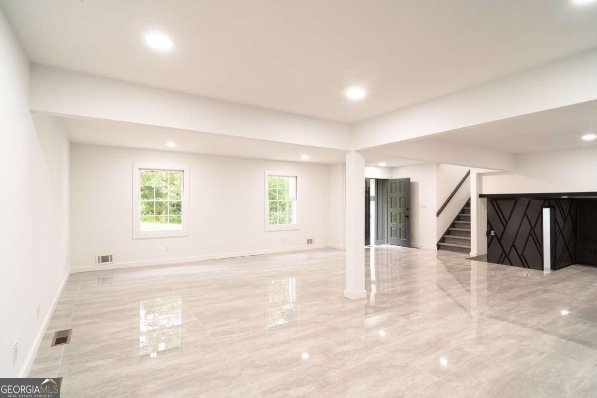 69 N Hearn RD