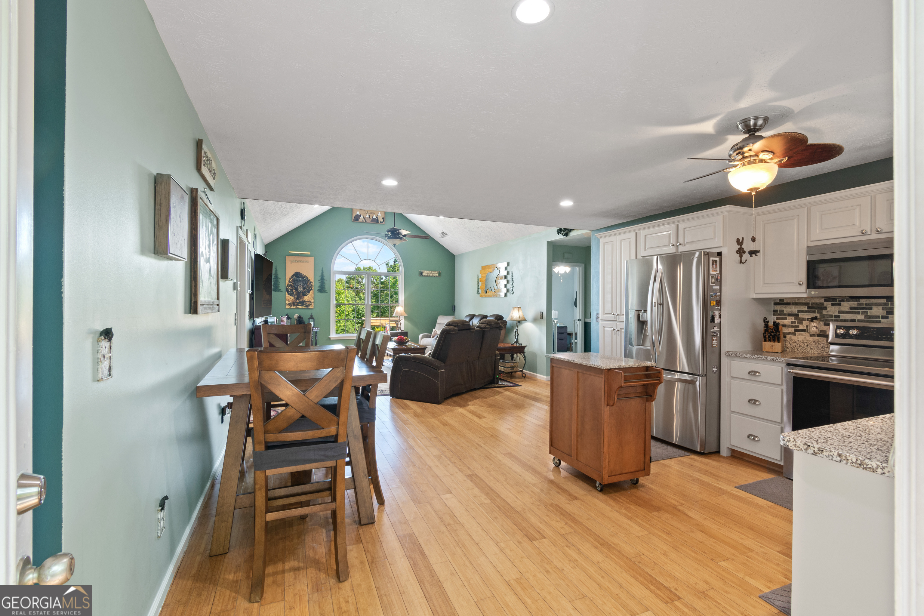 108 Royal Oaks LN