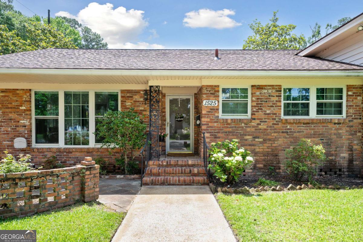 1525 Whitney RD