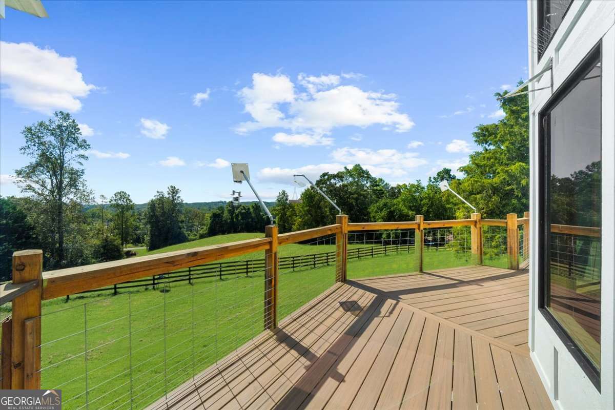 Lake Lanier w/ Acreage + Dock - Residential