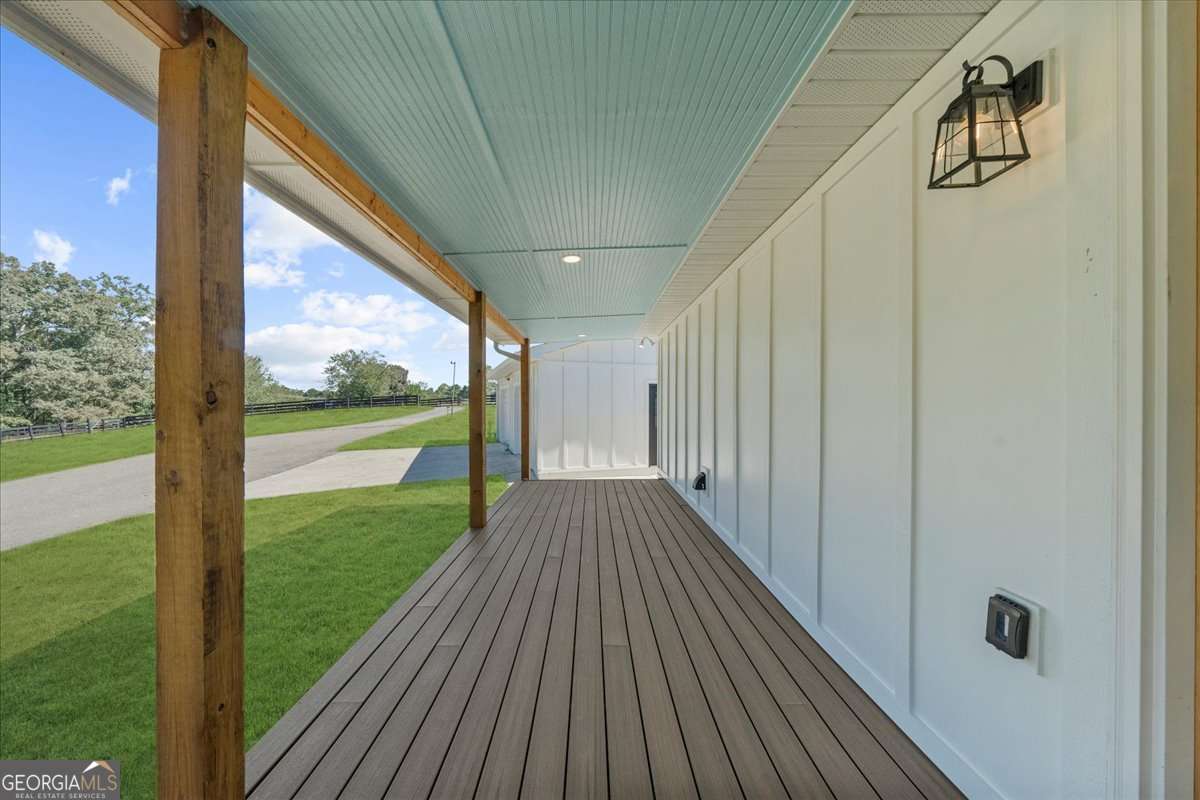 Lake Lanier w/ Acreage + Dock - Residential