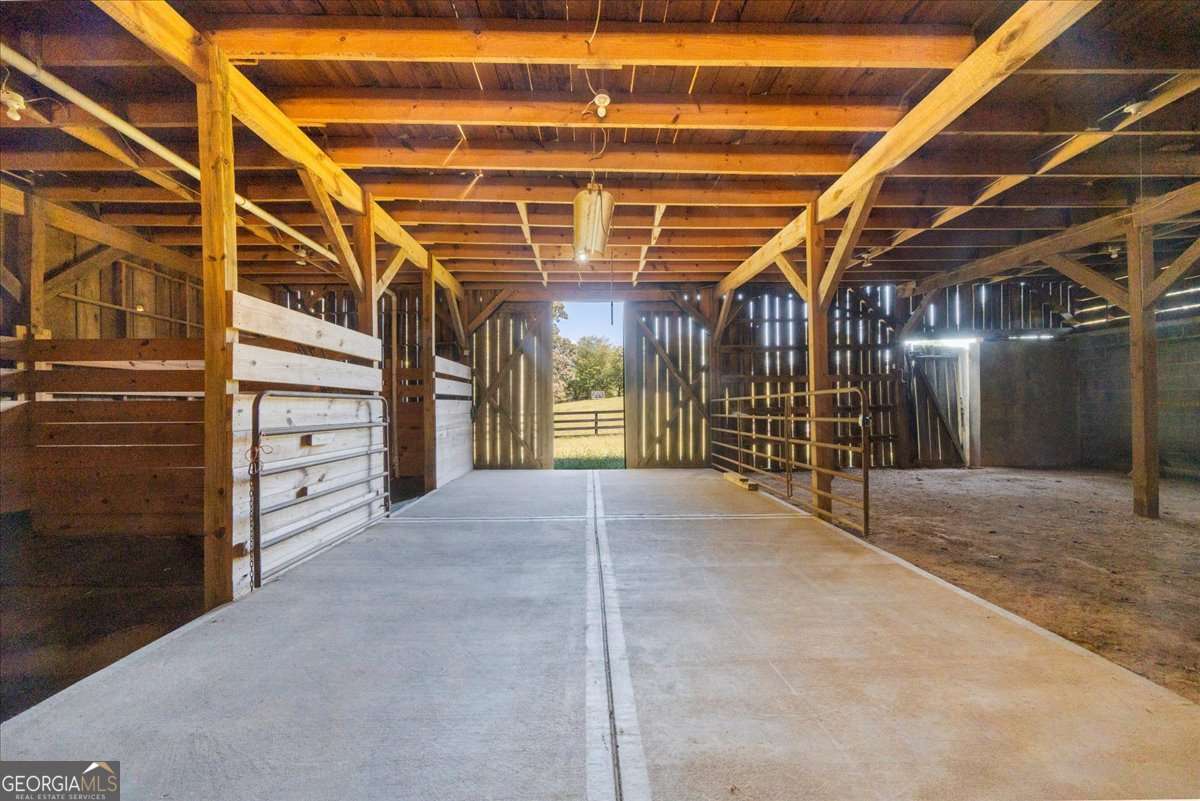 Lake Lanier w/ Acreage + Dock - Residential