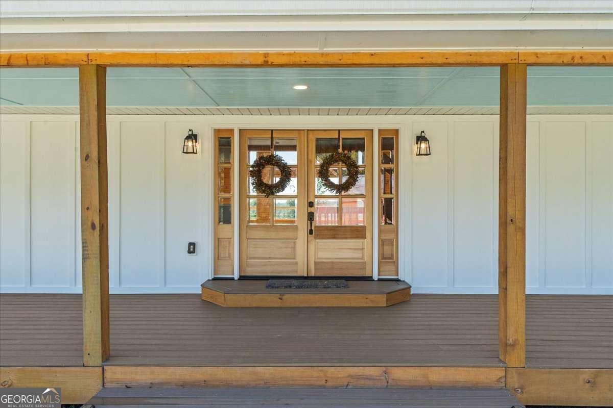 Lake Lanier w/ Acreage + Dock - Residential