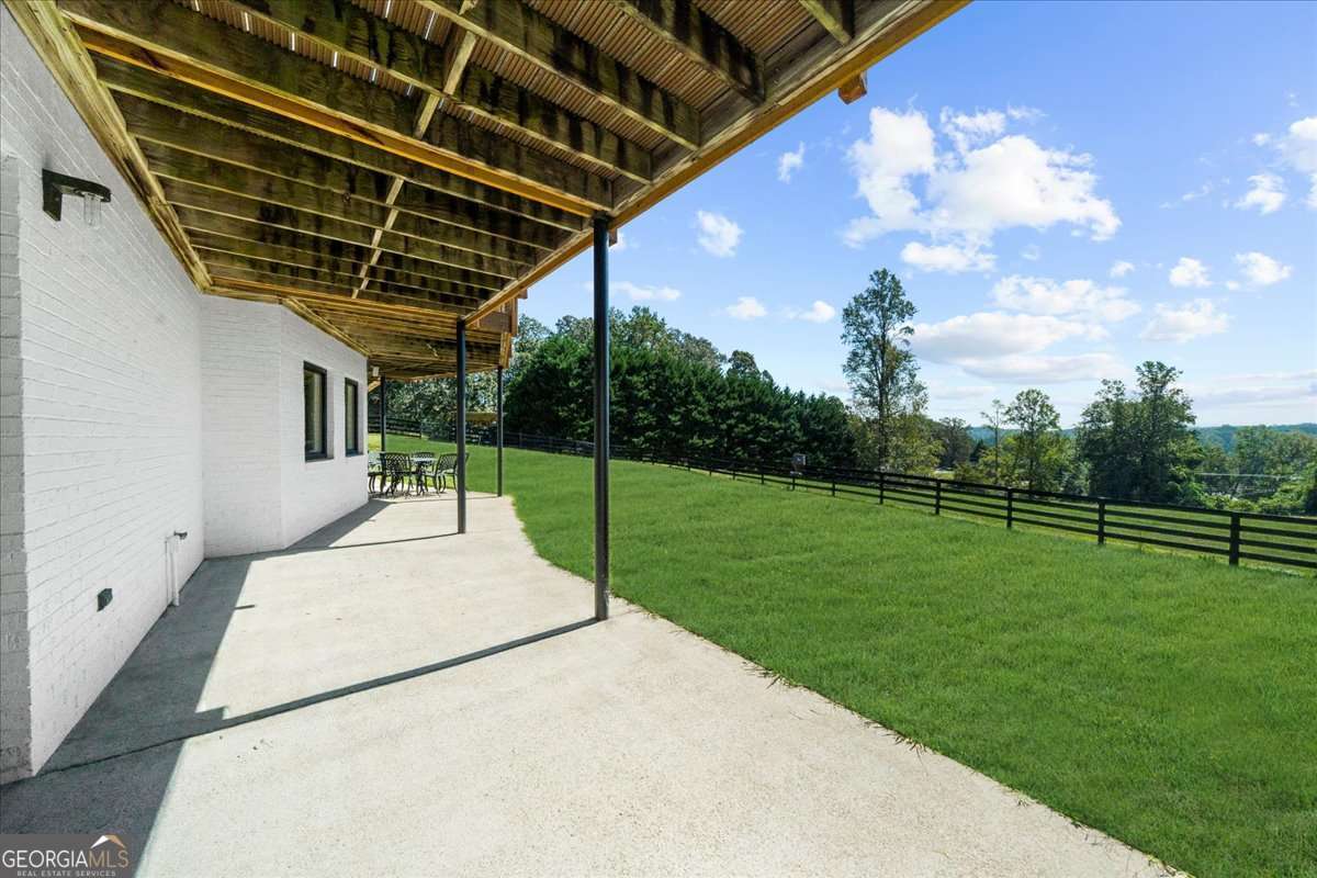Lake Lanier w/ Acreage + Dock - Residential