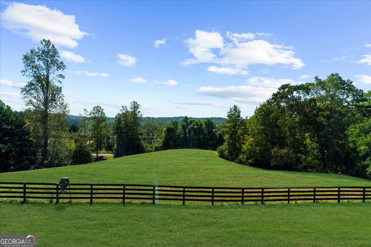 Lake Lanier w/ Acreage + Dock - Residential