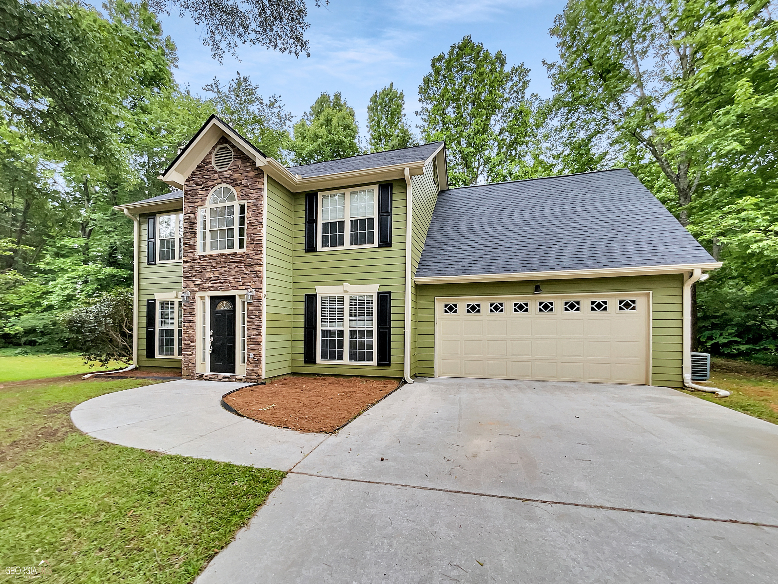 This charming home is a must-see for anyone looking for a cozy and comfortable living space. Inside, youall find a natural color palette, a fireplace, and a backsplash in the kitchen that adds a touch of style. The primary bathroom features a separate tub and shower, as well as good under sink storage. Other rooms provide flexible living space, and the backyard has a sitting area for you to enjoy. Fresh interior paint and partial flooring replacement in some areas complete the look. Donat miss out on this opportunity to make this house your home!