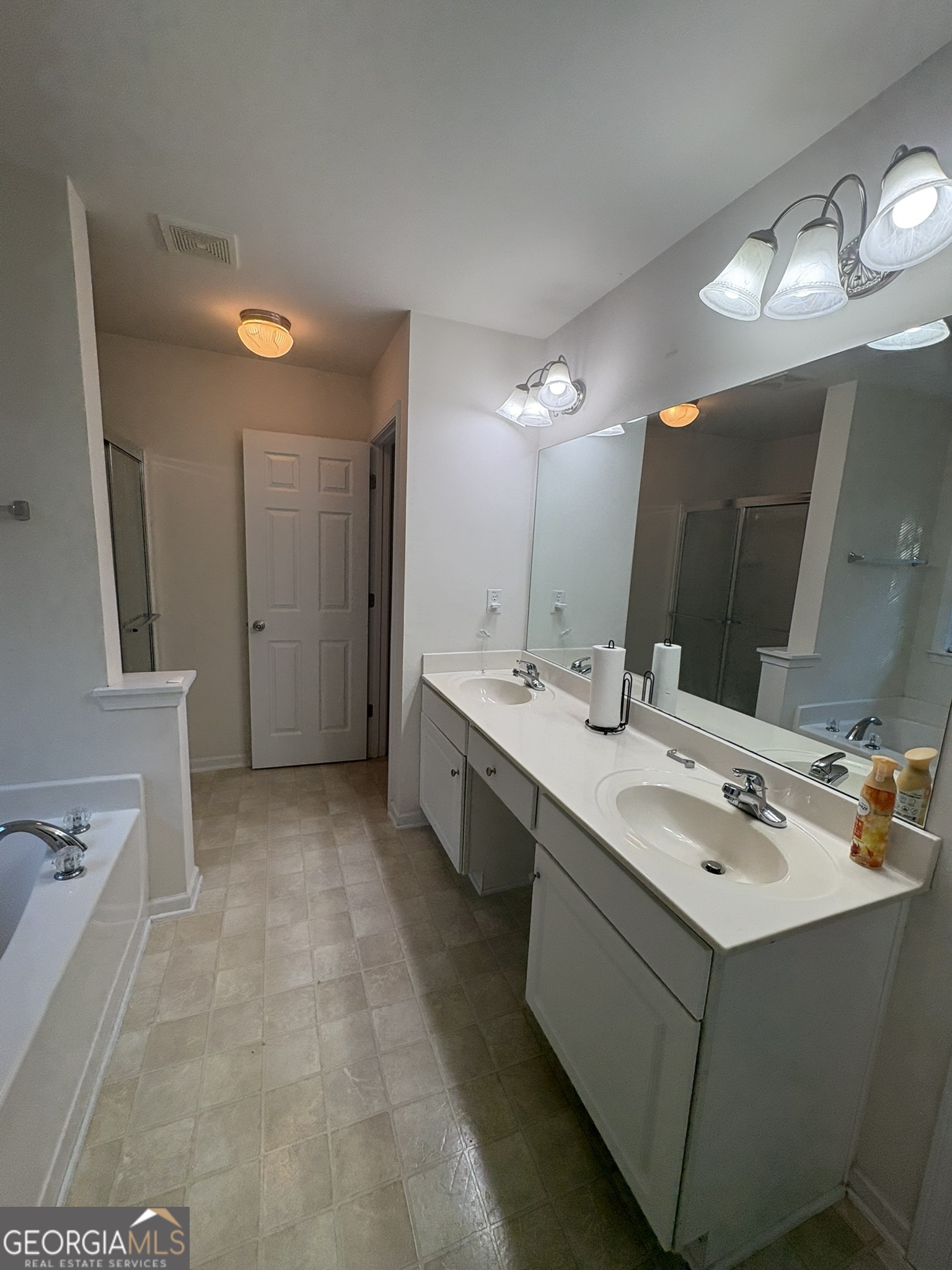 1816 Cedar Walk LN