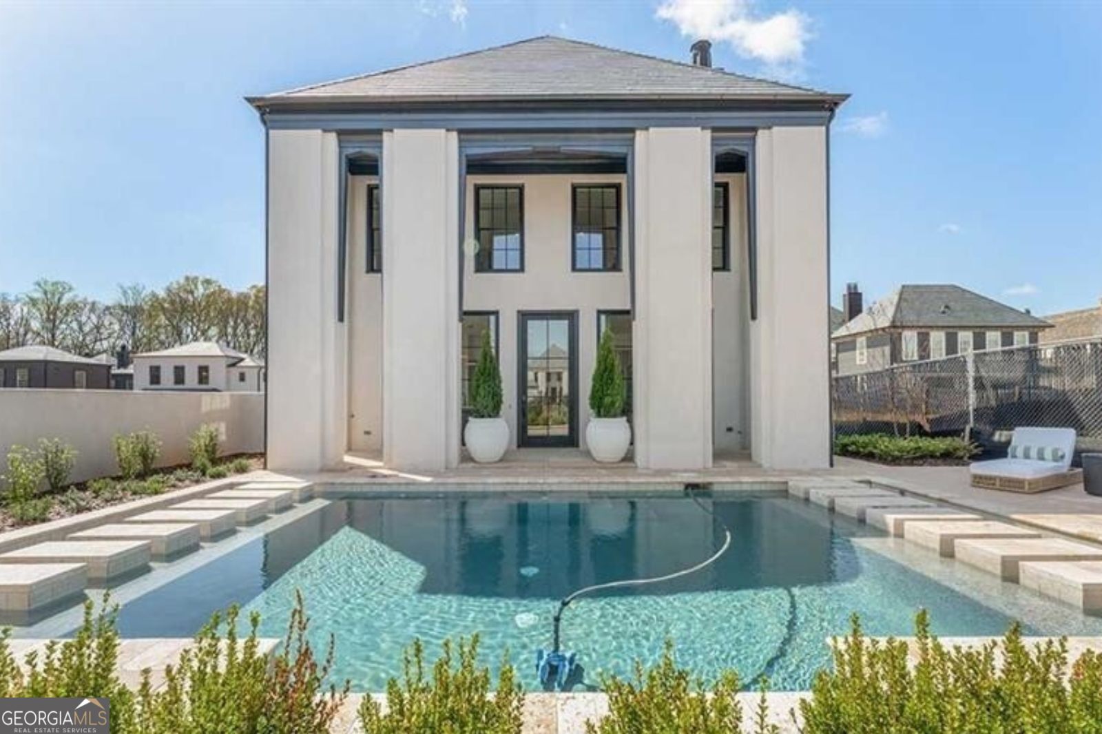 220 Guild LN