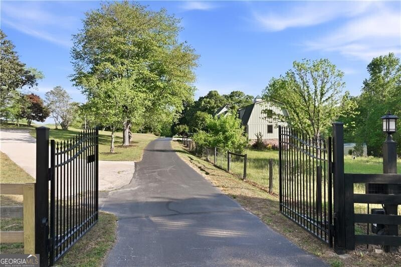 5618 Burke LN