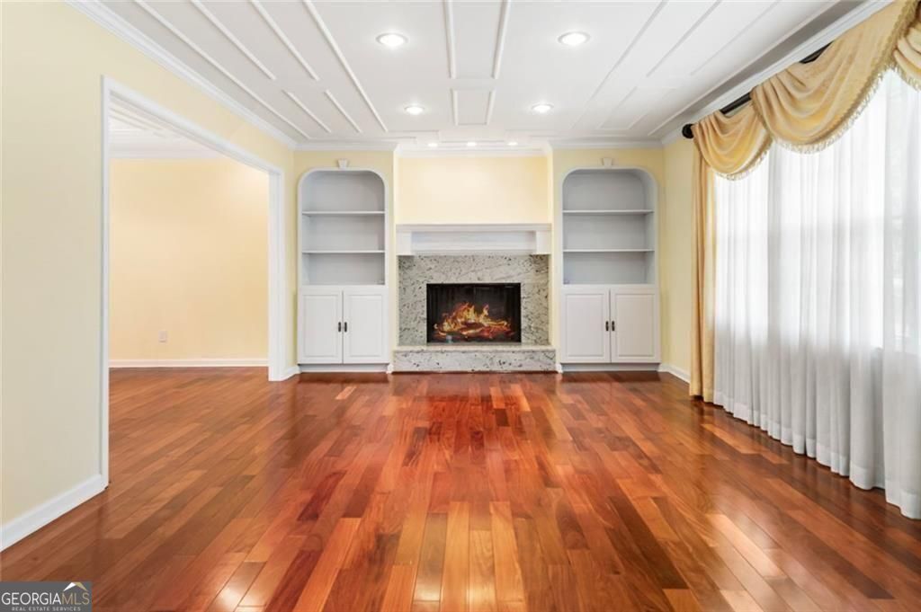 647 Shannon Green CIR SW