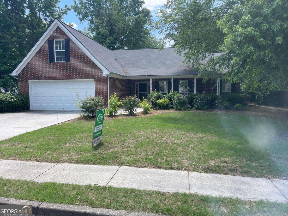 Great Ranch Home with 4 Bedroom and 2 Bathroom for RENT !! Hamilton Mill Area! Beautiful brick-front ranch! with Bonus Room, Open and bright family room with fireplace; Bright and Open kitchen with breakfast area; view to family room; Master suite w/ private bath; private backyard; walk to swim/tennis; Top rated School District! Close to shopping, interstates. Parks, restaurants and more! Use this link to apply https://apply.link/4dNoAhE