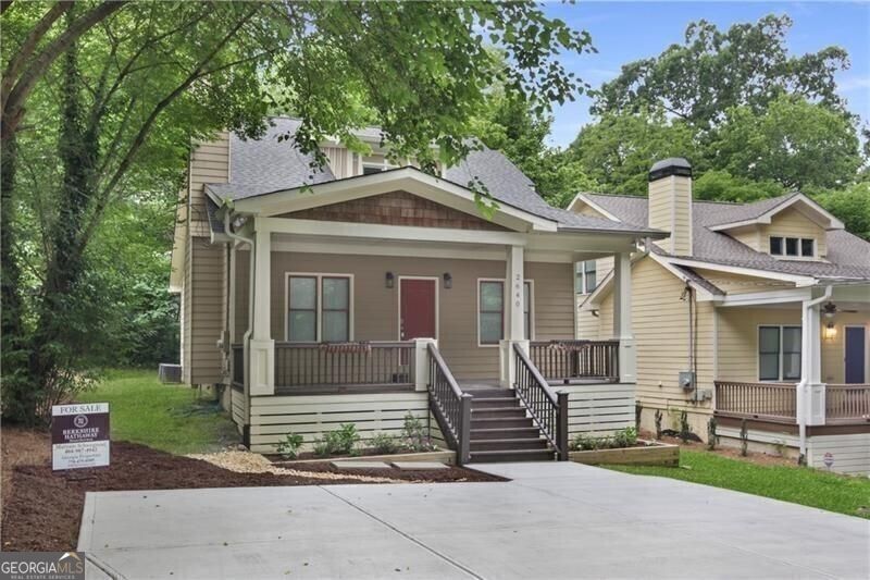 Upper Westside home: This Riverside bungalow home is meticulously kept, recently renovated kitchen-stainless steel appliances/countertops/backsplash/cabinets, VERY large bedrooms, combined dining/living room open floor plan, roommate floorplan upstairs, and in the prime location nestled amongst North Buckhead, Midtown, Vinings, Atlantic Station with top notch North Buckhead Public & Private Schools! Hurry this one won't last long!