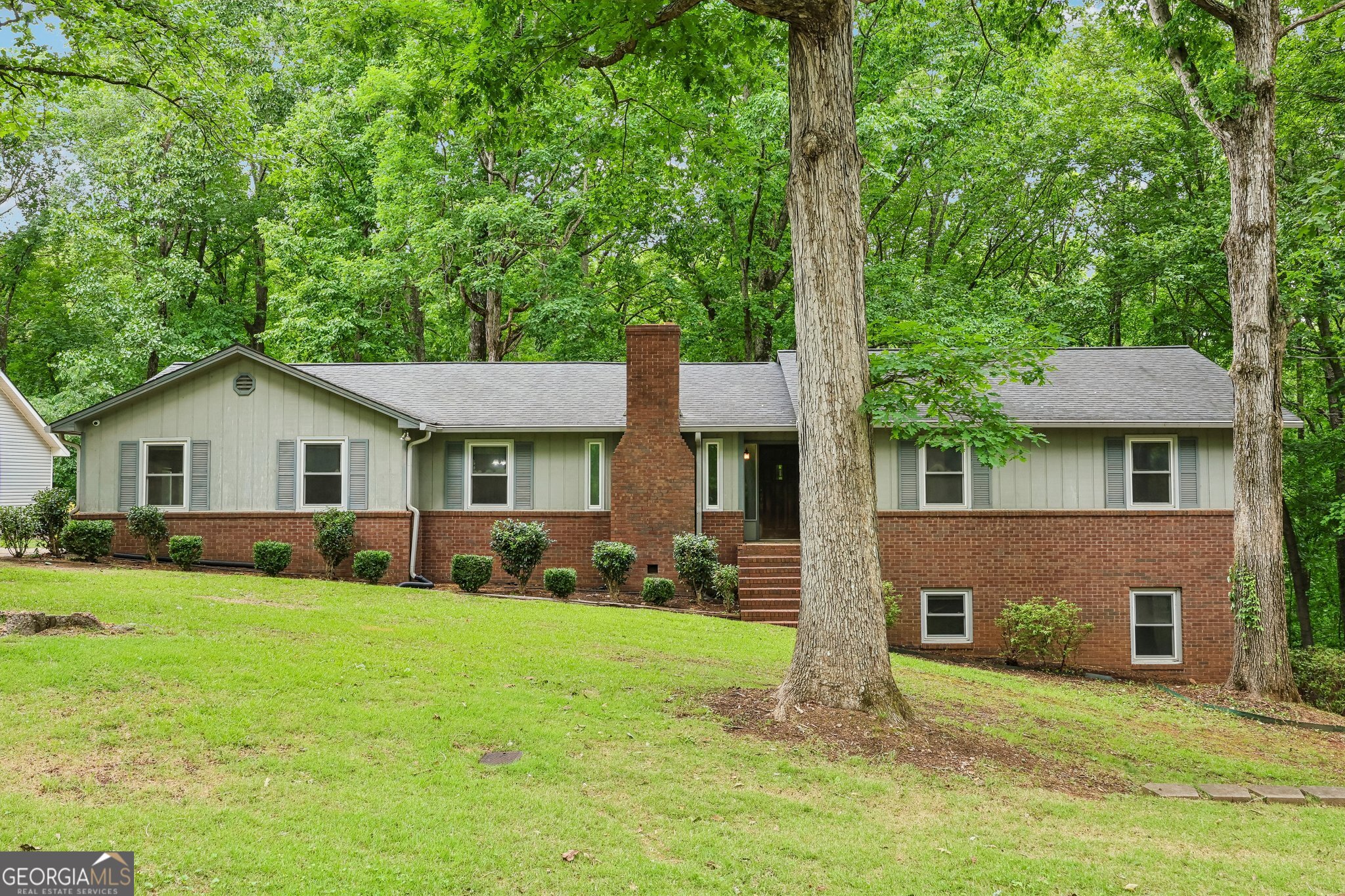 232 E Miles RD