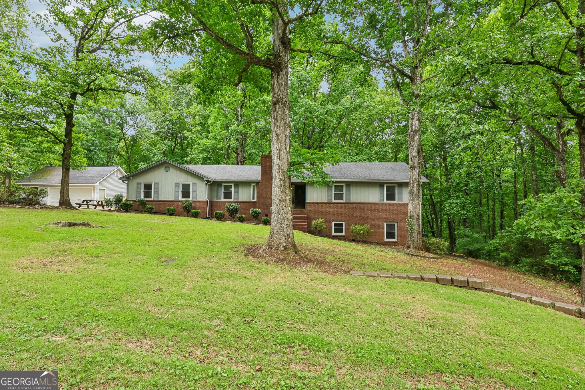 232 E Miles RD