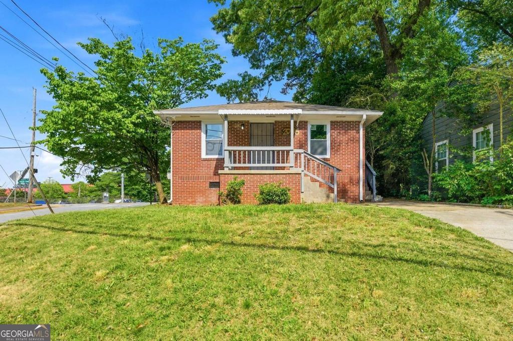 Photo of 2036 Mcpherson Drive, East Point, GA 30344 (MLS # 10753638)