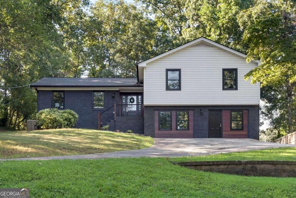 Photo of 706 Ketchem Drive, Marietta, GA 30066 (MLS # 10846687)