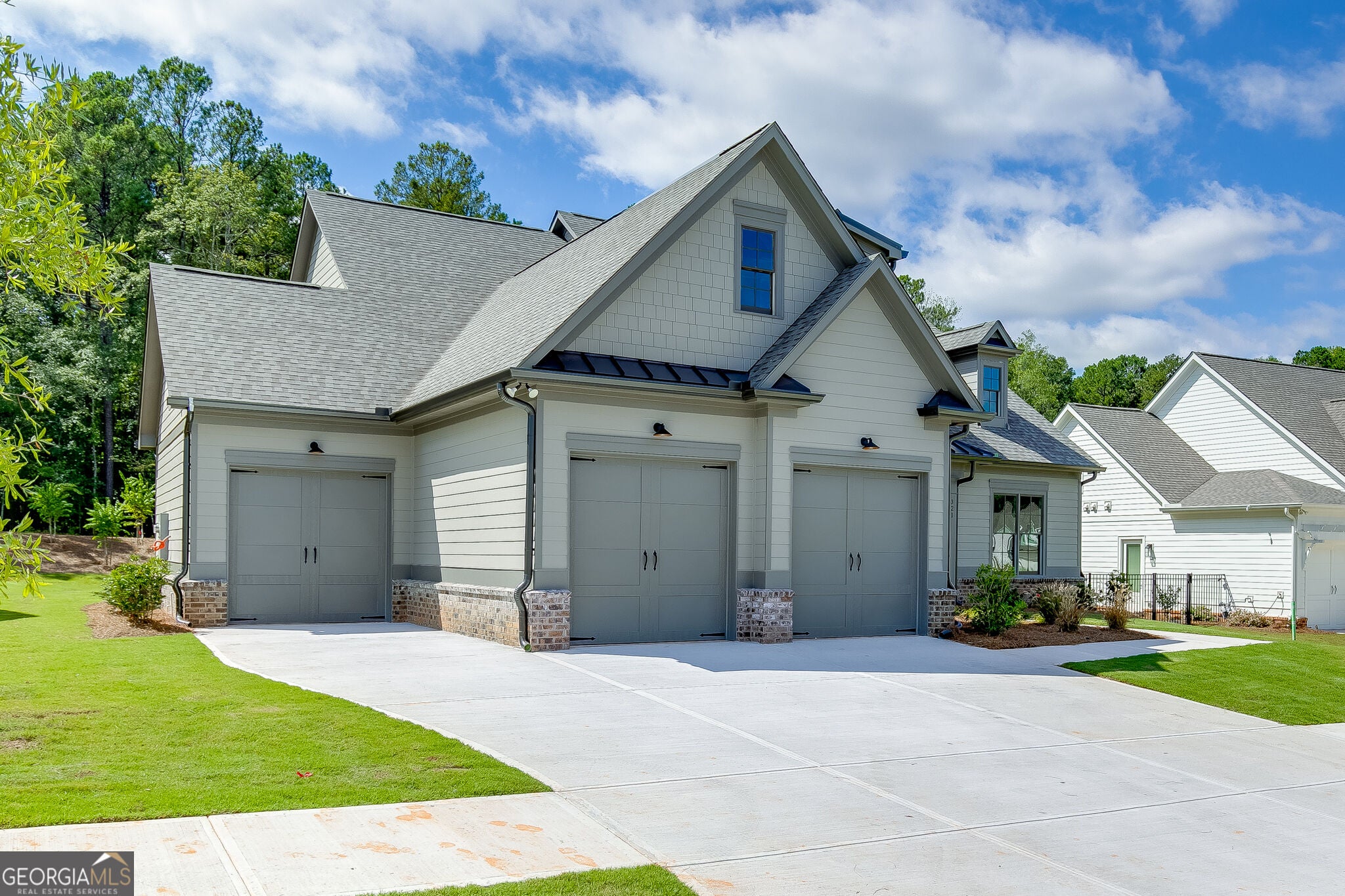 321 Lake Vista DR