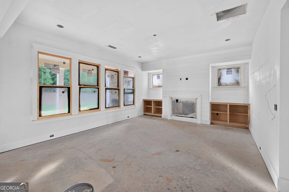 321 Lake Vista DR