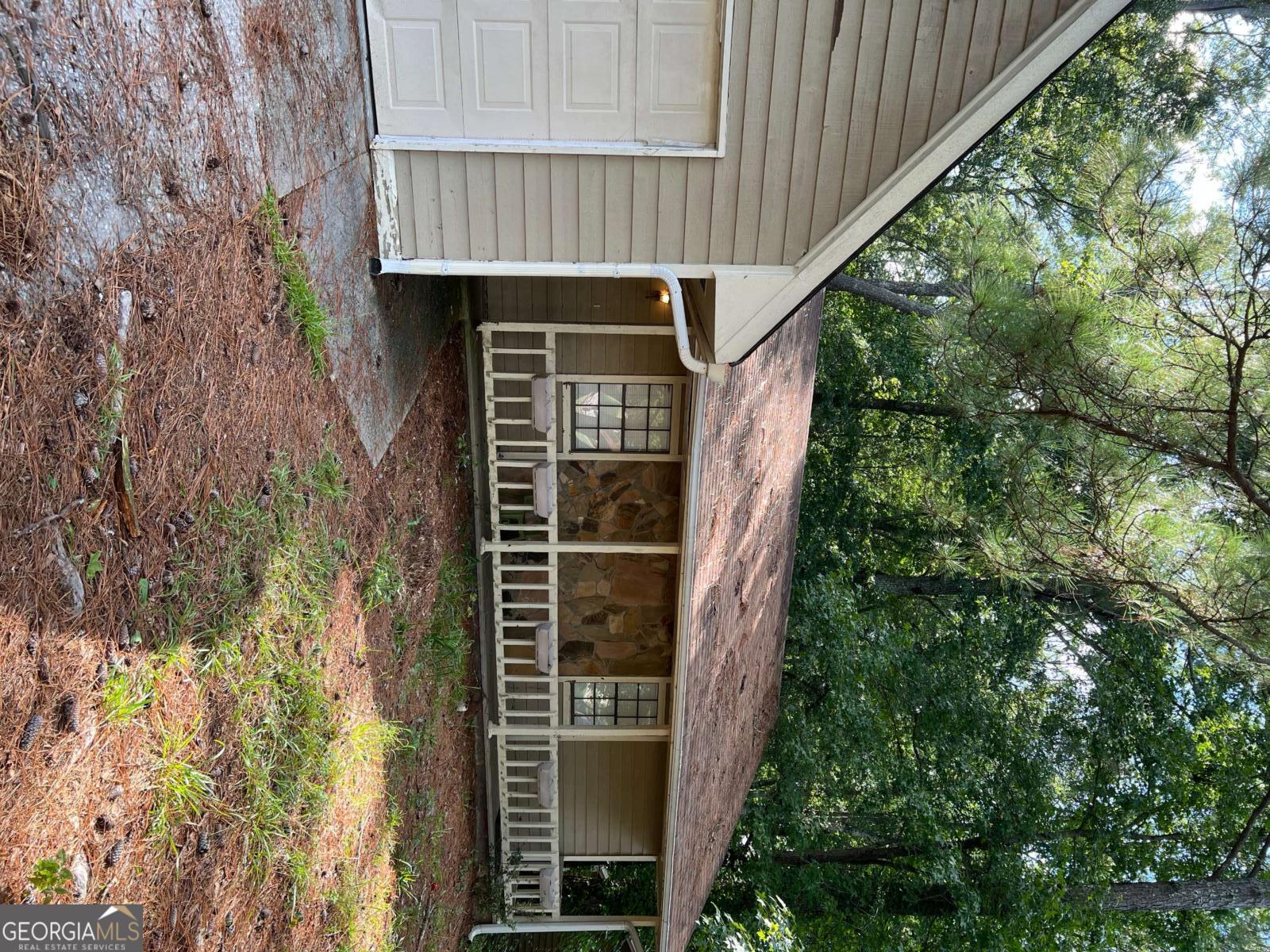 3 Bedrooms / 2 Full Bathrooms Cozy Family Room with Fireplace Brand NEW Carpet throughout Freshly Painted Bright Kitchen & Dining Area Covered Front Porch