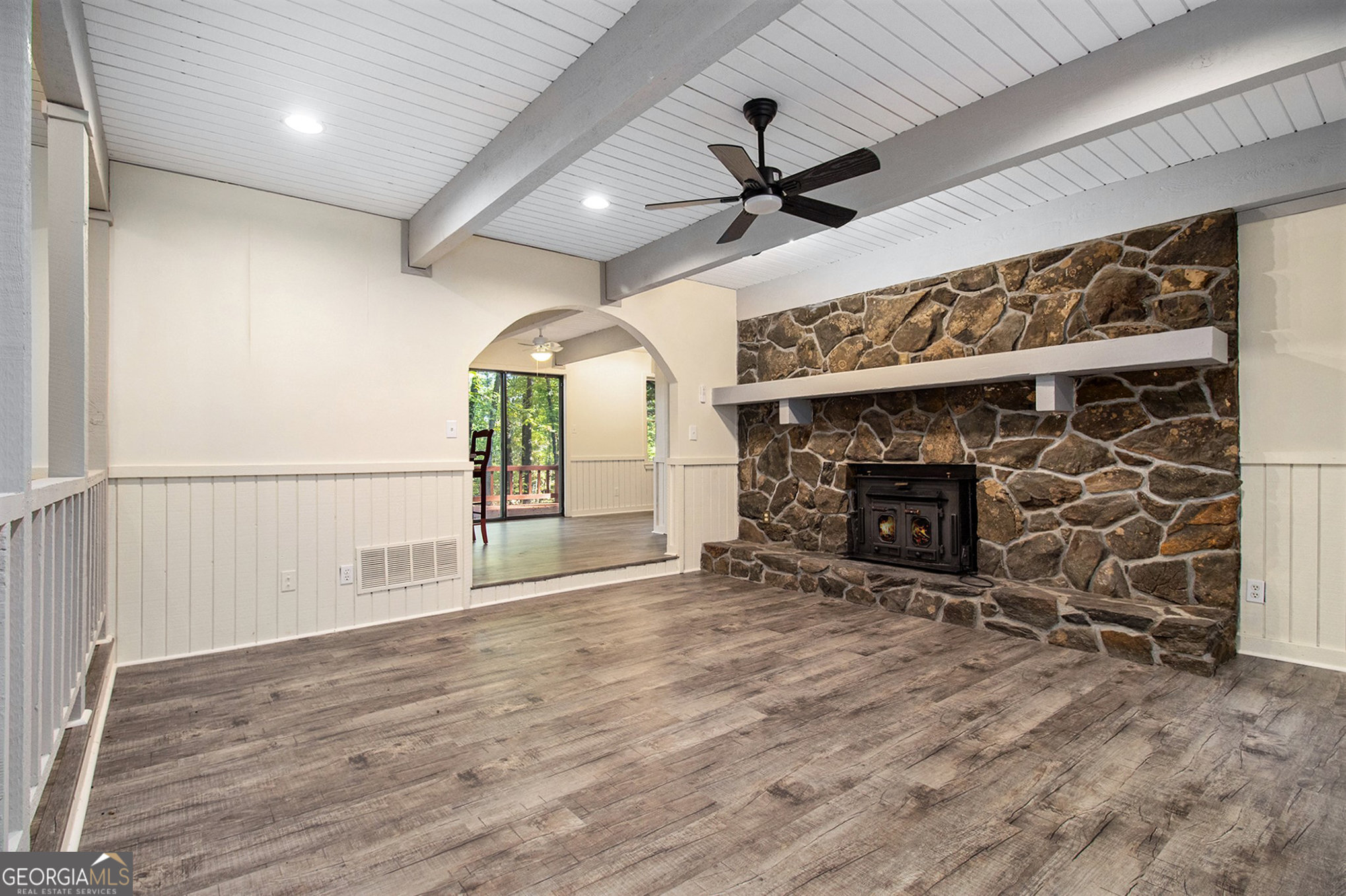 2103 Highway 136 E