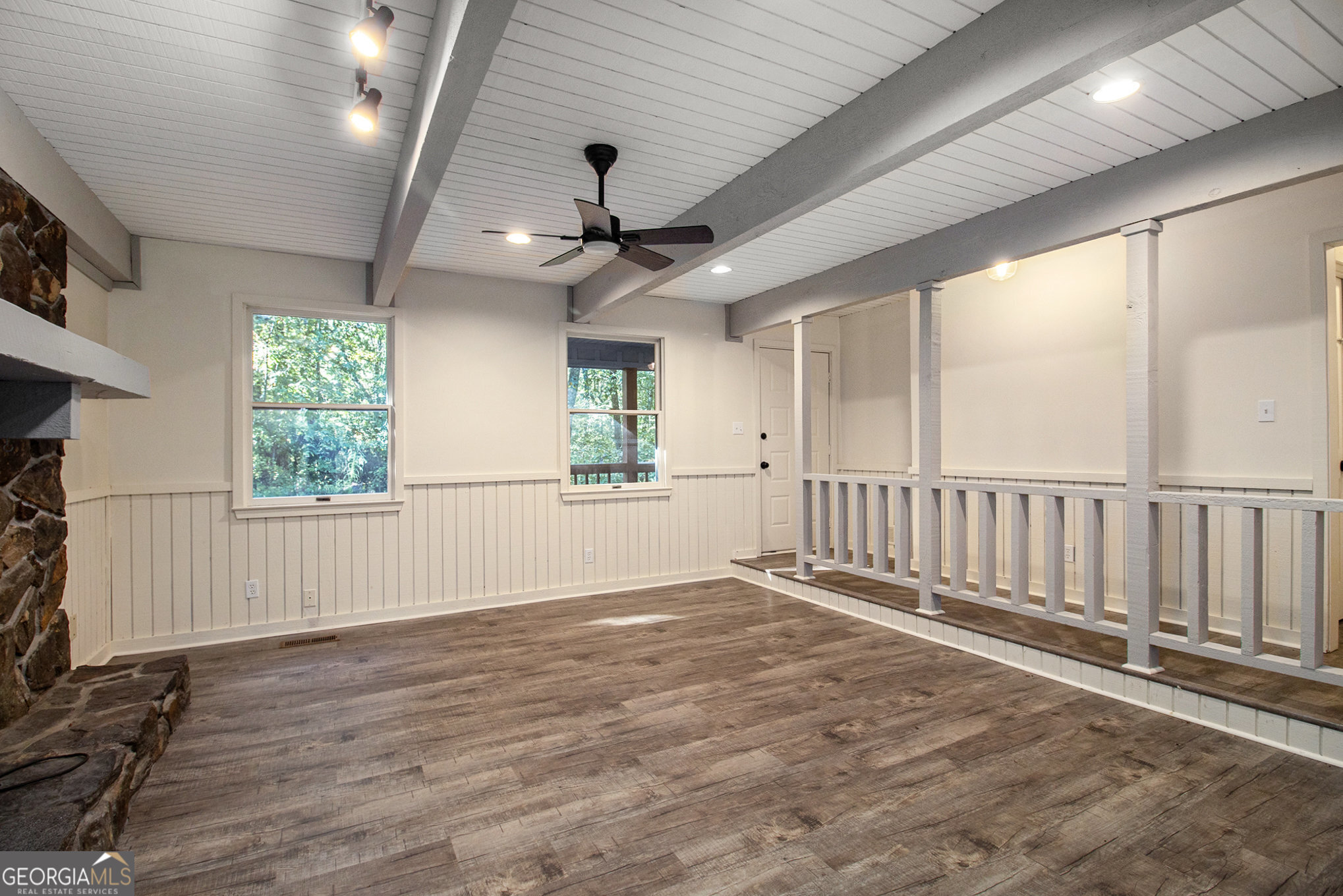 2103 Highway 136 E