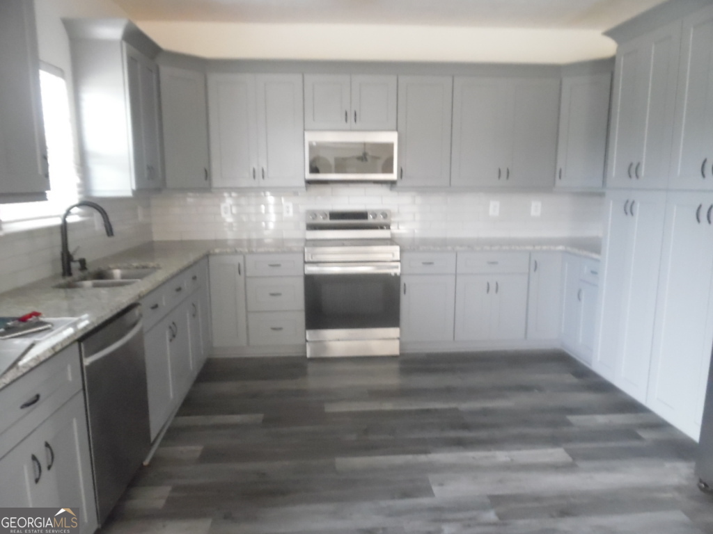 1212 ASHTON PARK DR