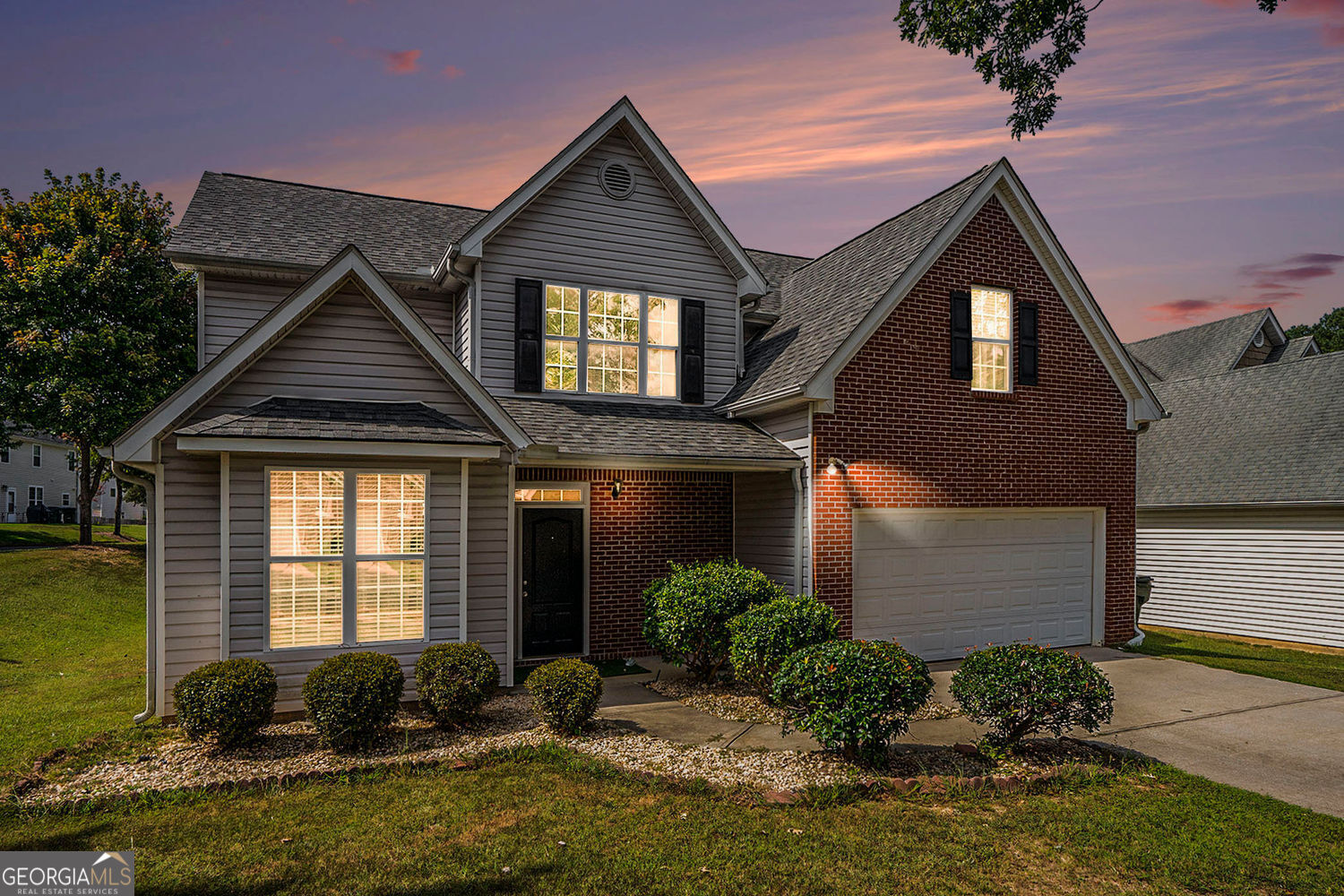 This stunning corner-lot home features a brand-new roof and a welcoming 2-story entryway with a sweeping staircase. The thoughtfully designed open floor plan boasts a kitchen with granite countertops overlooking the spacious living area and a beautifully centered fireplace-perfect for entertaining. The large owner's suite offers a walk-in closet along with a shower and tub combination for added comfort. Enjoy access to the community pool and all the benefits of living in the desirable Meadow Brook Ridge neighborhood.
