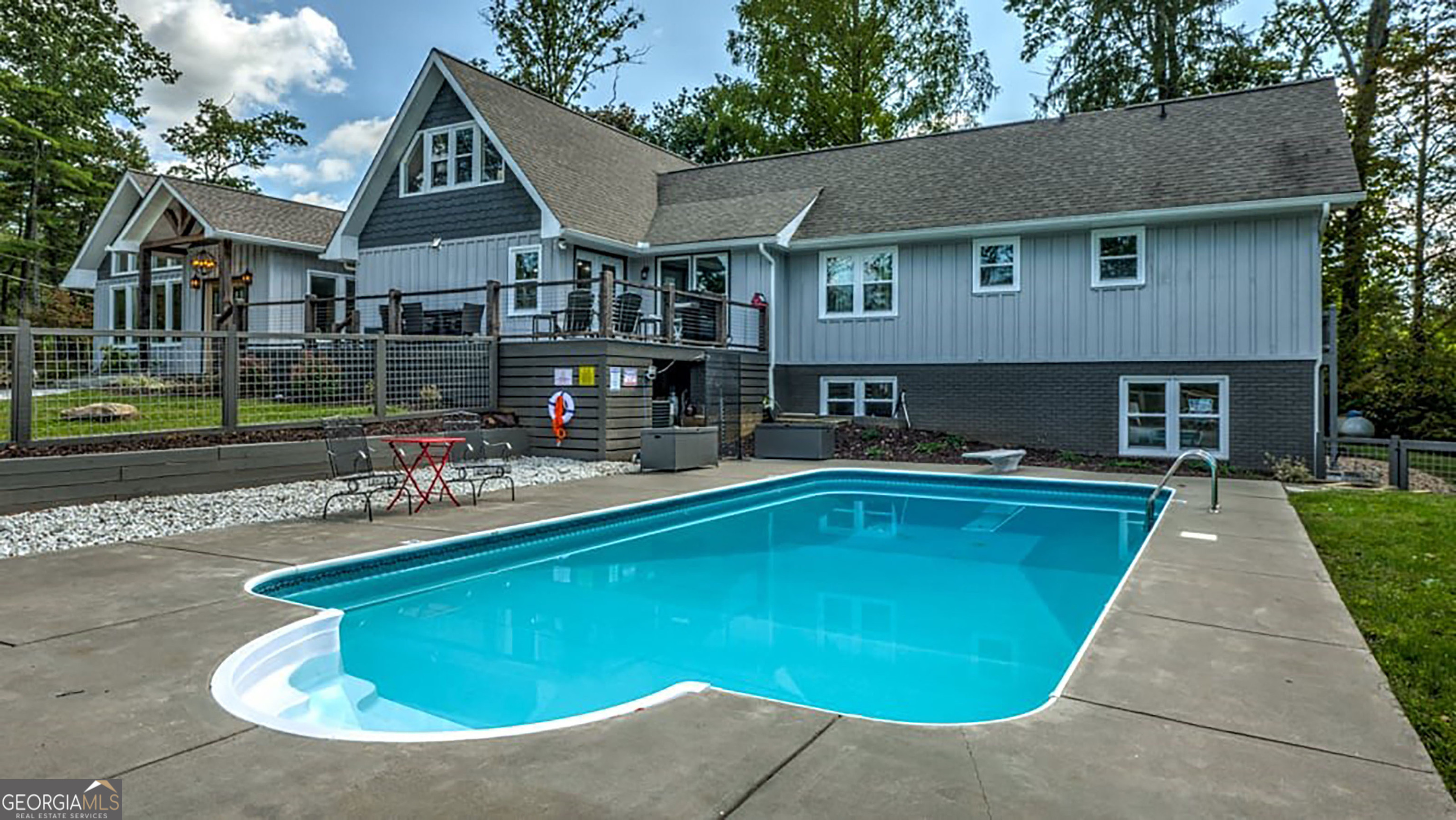 121 Cider House LN