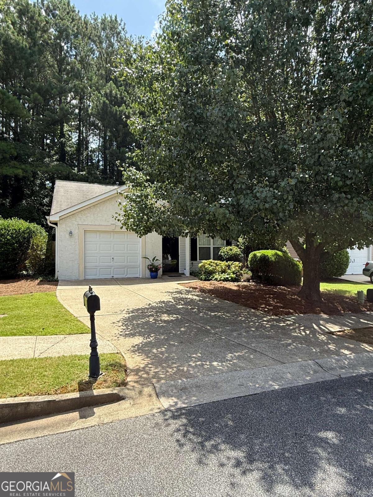 208 Park PL