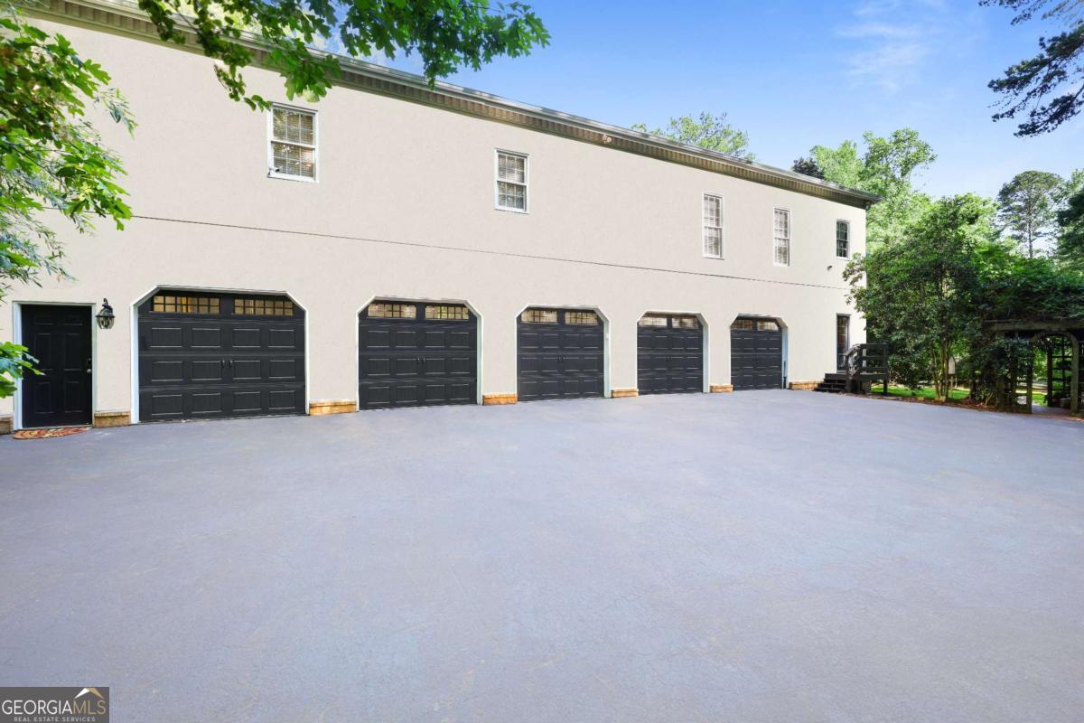 710 Walnut DR