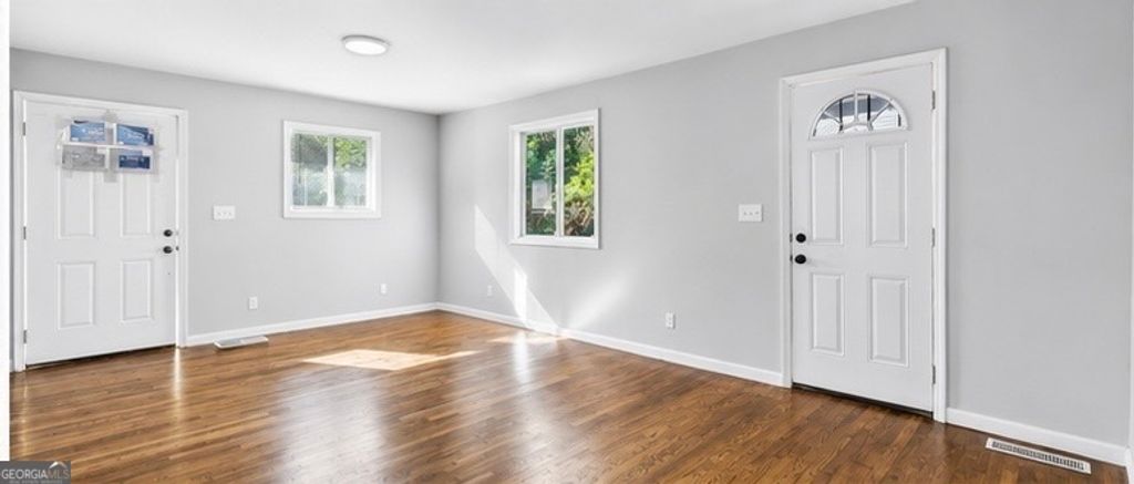 Photo of 477 NW Fairlane Cirle CIR, atlanta, GA 30331 (MLS # 10767171)