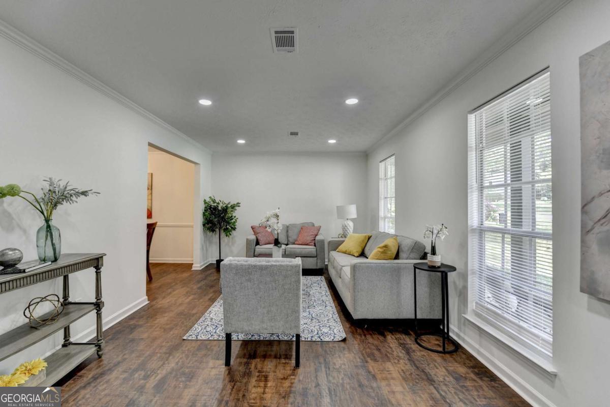 655 Barrington WAY
