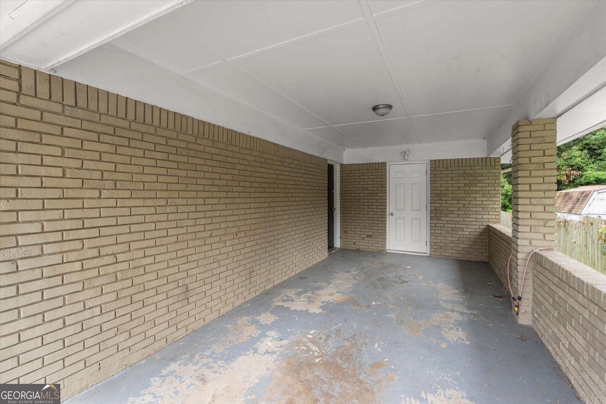 677 N Hairston RD
