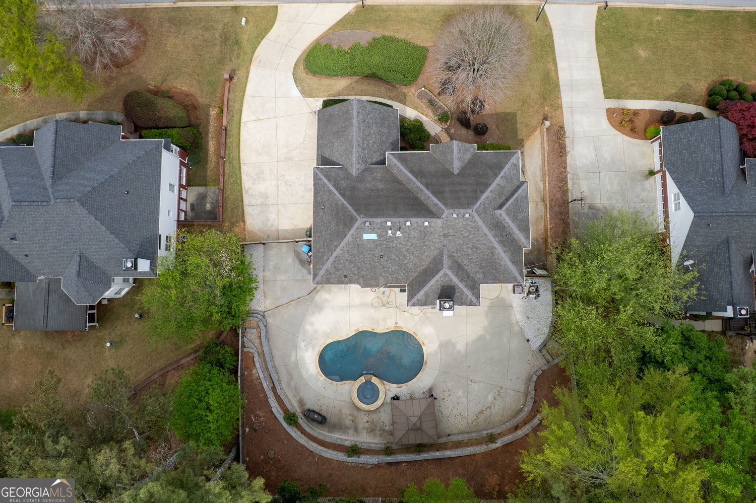 875 Ingleside DR