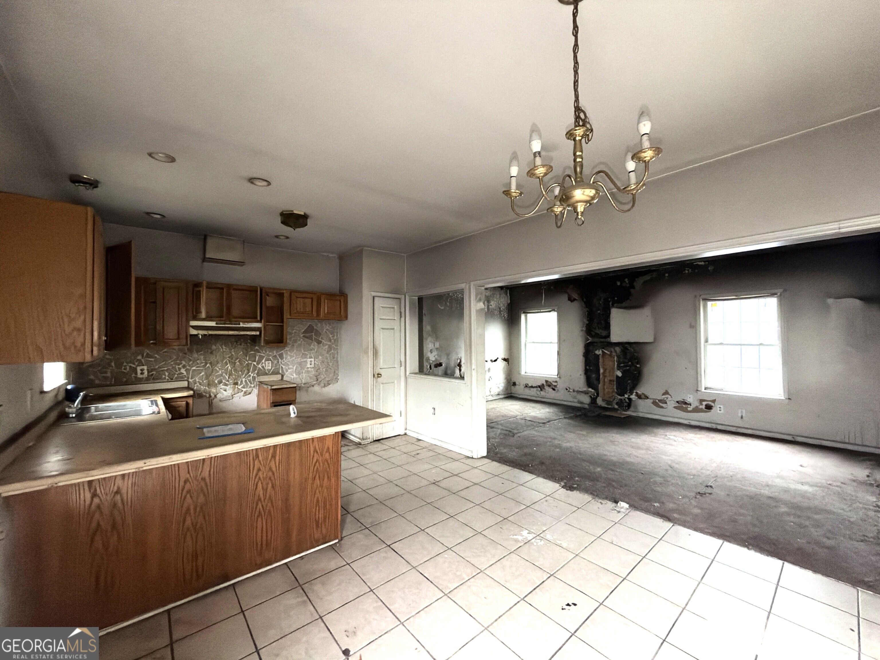 822 White ST SW