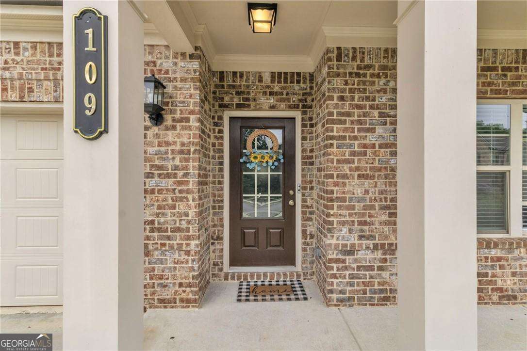109 Logan Pass DR