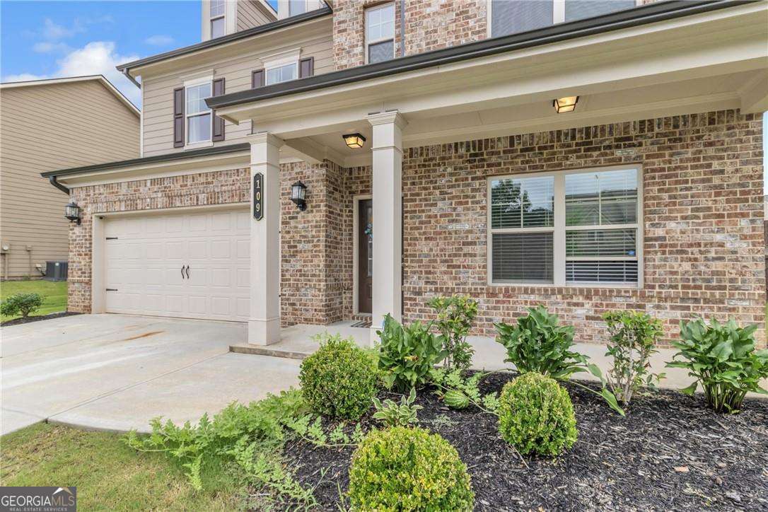 109 Logan Pass DR