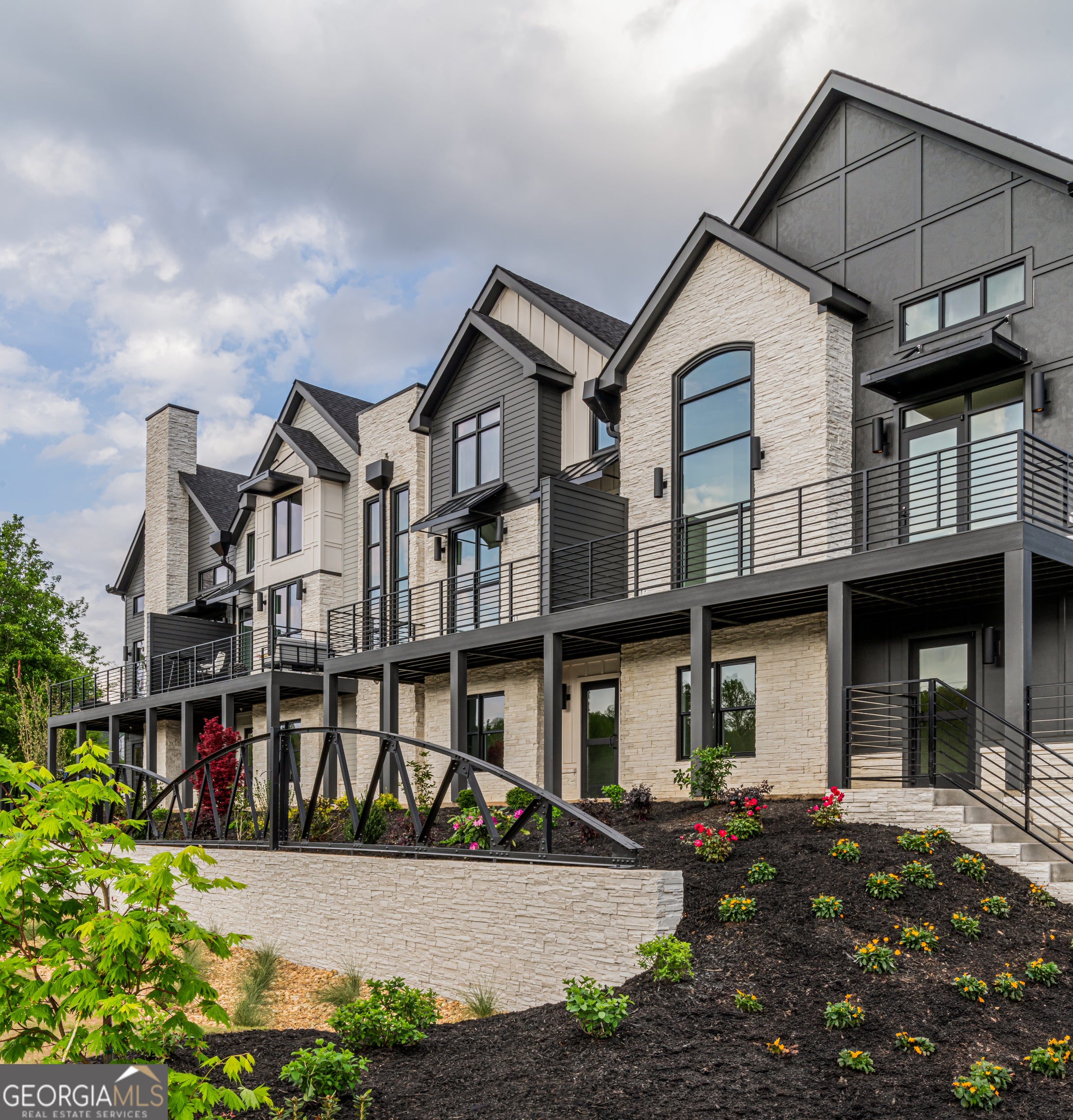 1281 E Main ST 3