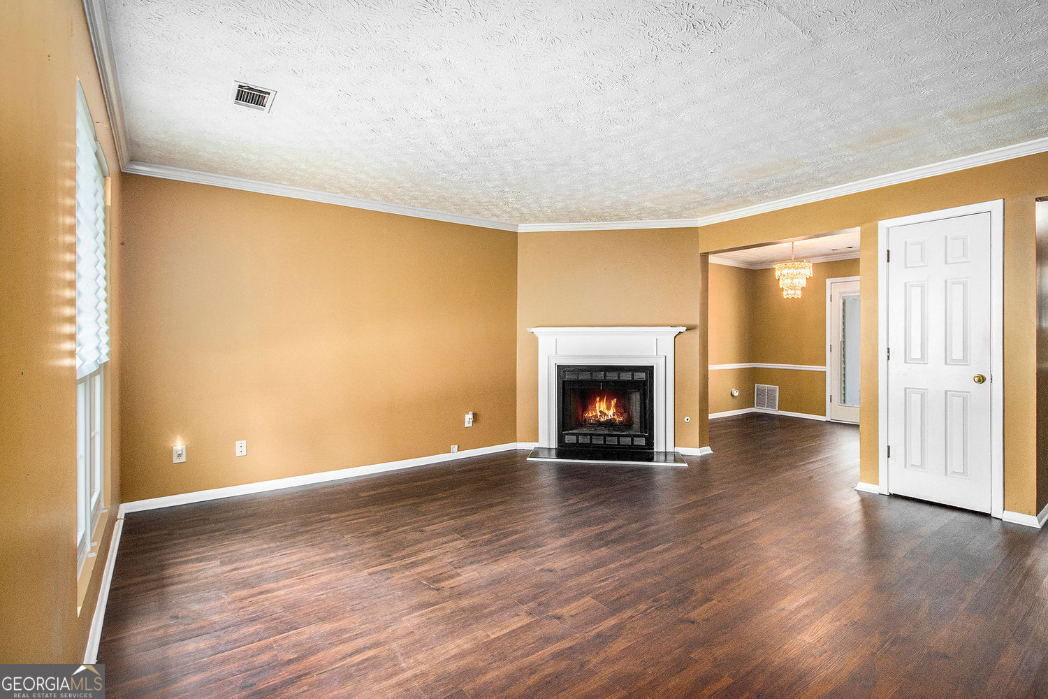 5575 Wells CIR