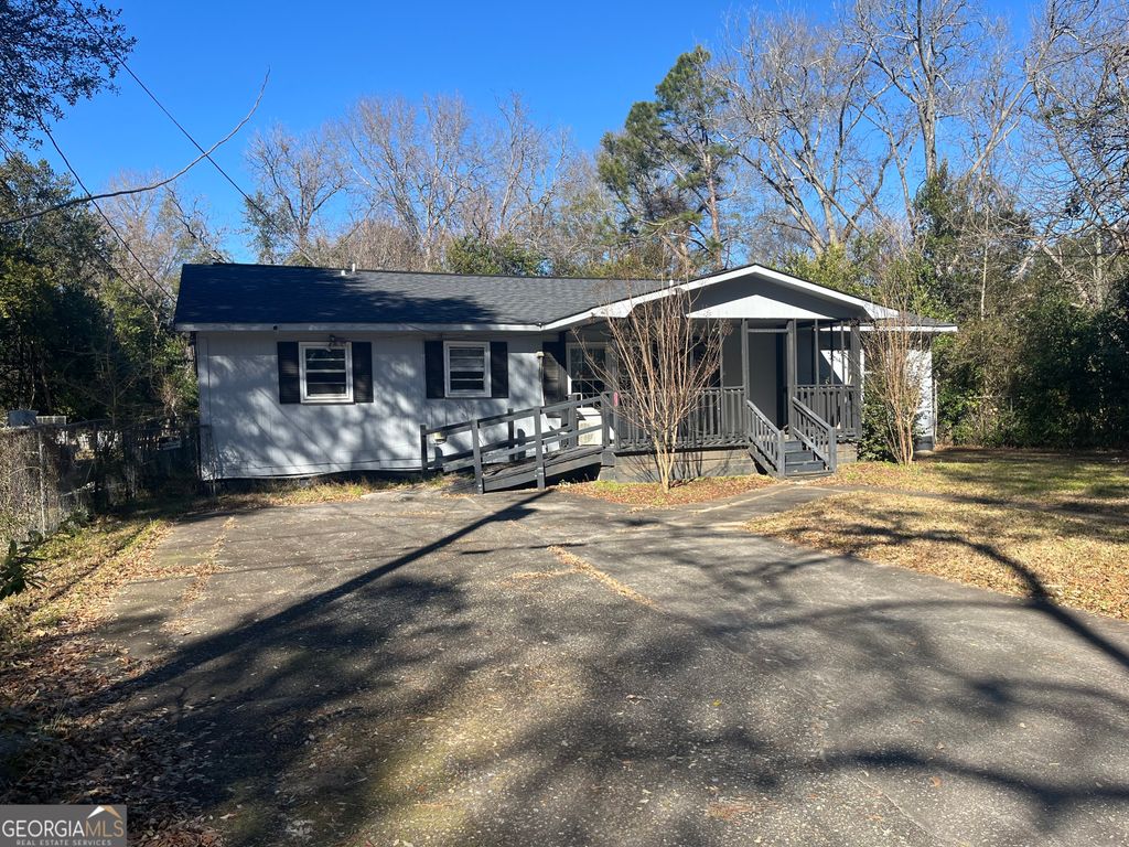 Photo of 113 Kathleen St, Fort Valley, GA 31030 (MLS # 10688268)