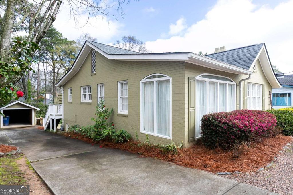 Photo of 683 Collier Road NW, Atlanta, GA 30318 (MLS # 10708194)